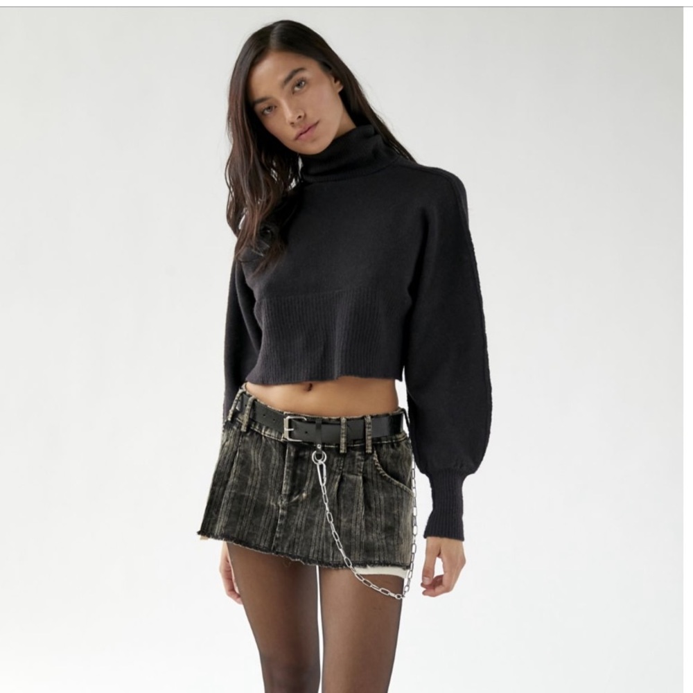 NWOT Urban Outfitters UO Finley Cropped Recycled Turtleneck Sweater Small Black